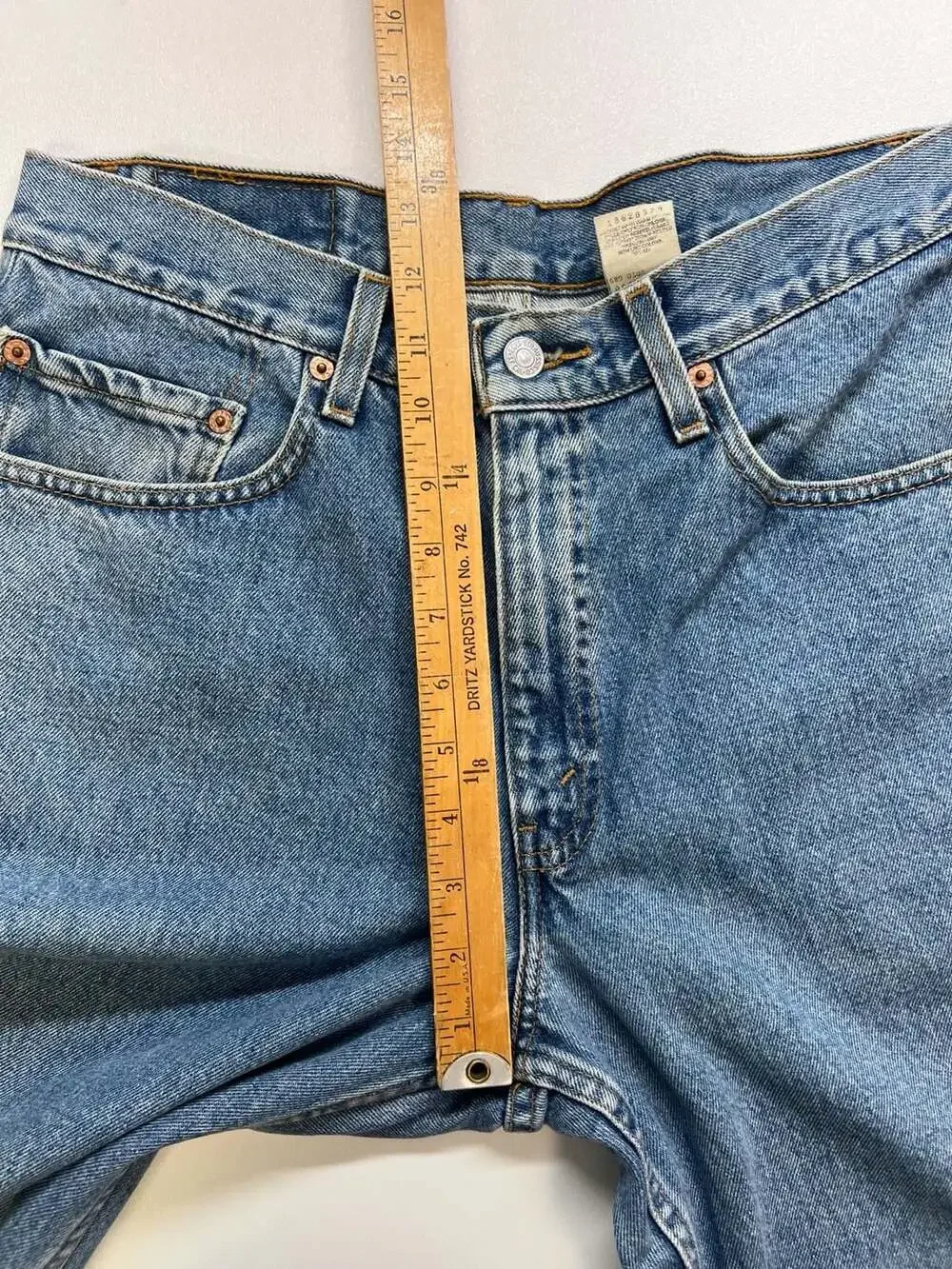 Vintage 2000 Levis 550 Relaxed Fit Tapered Jeans Mens 33x32 Medium Wash 0433